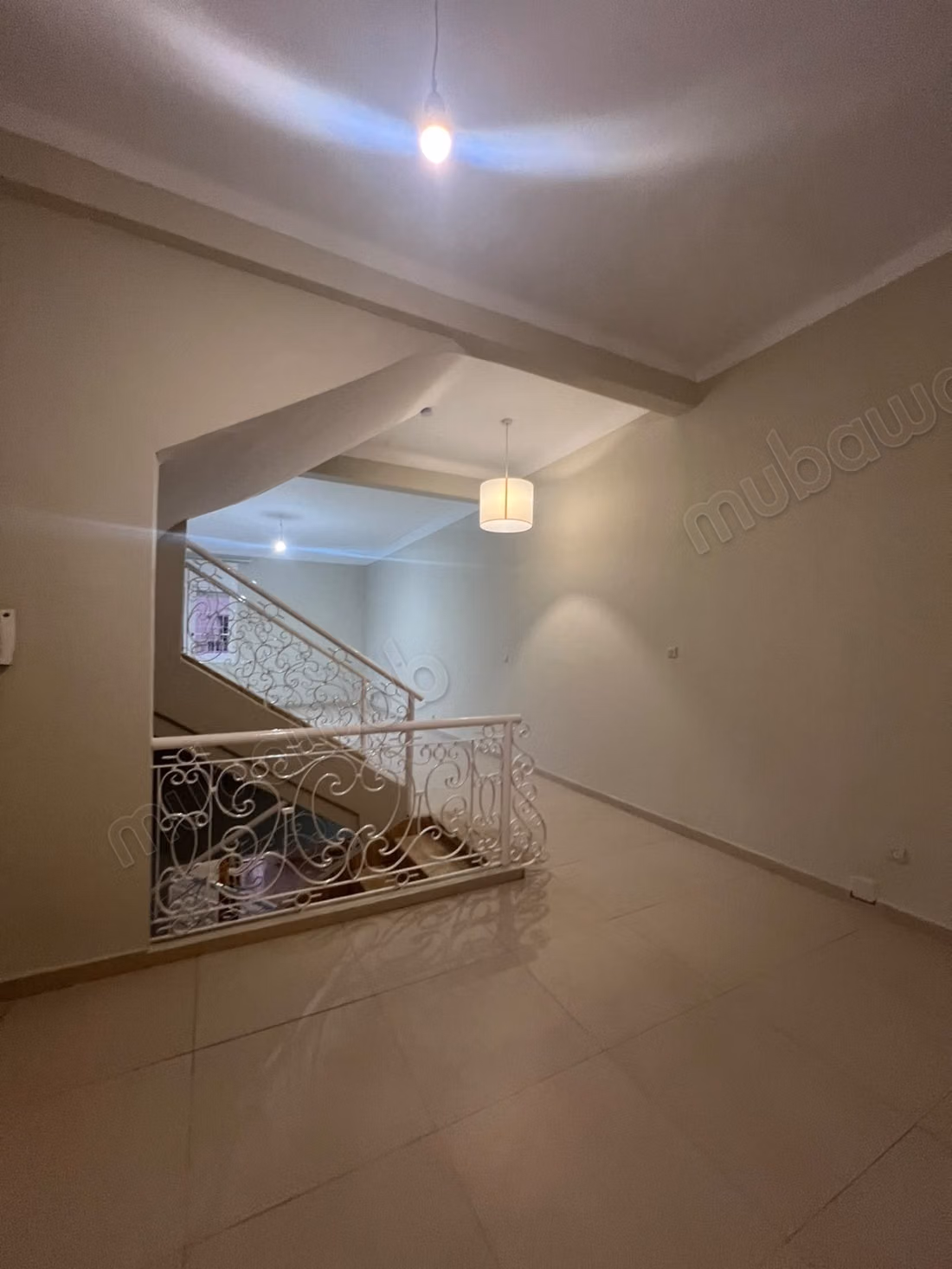 Somptueuse villa à louer en Hassan Centre Ville. Surface de 240 m². Tout confort avec cheminée et climatisation