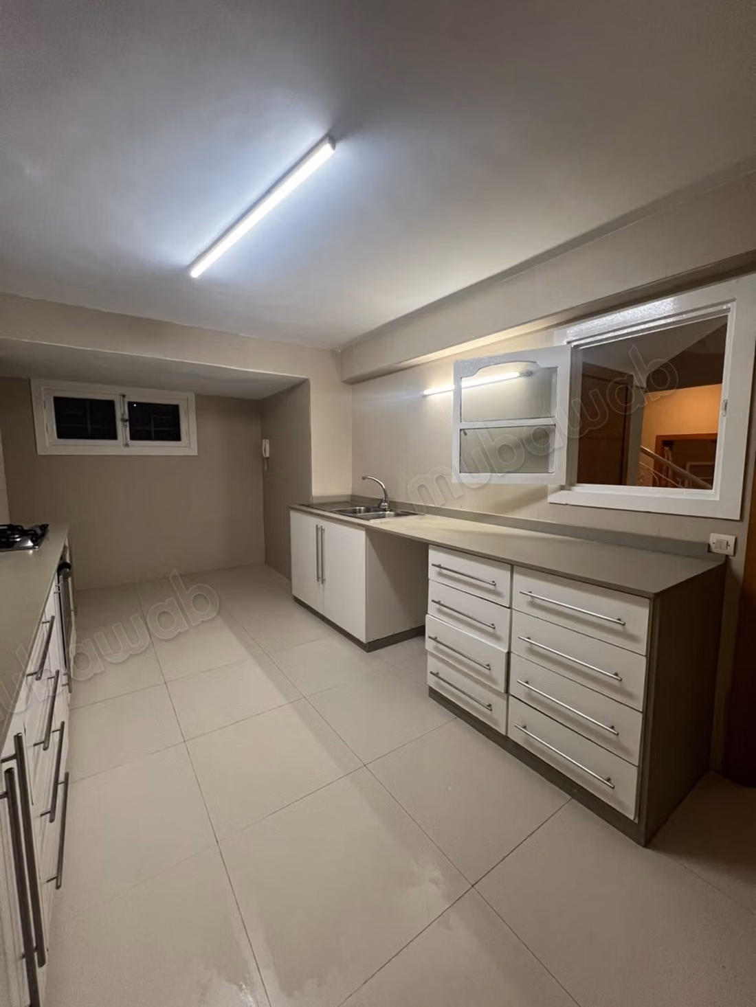 Somptueuse villa à louer en Hassan Centre Ville. Surface de 240 m². Tout confort avec cheminée et climatisation