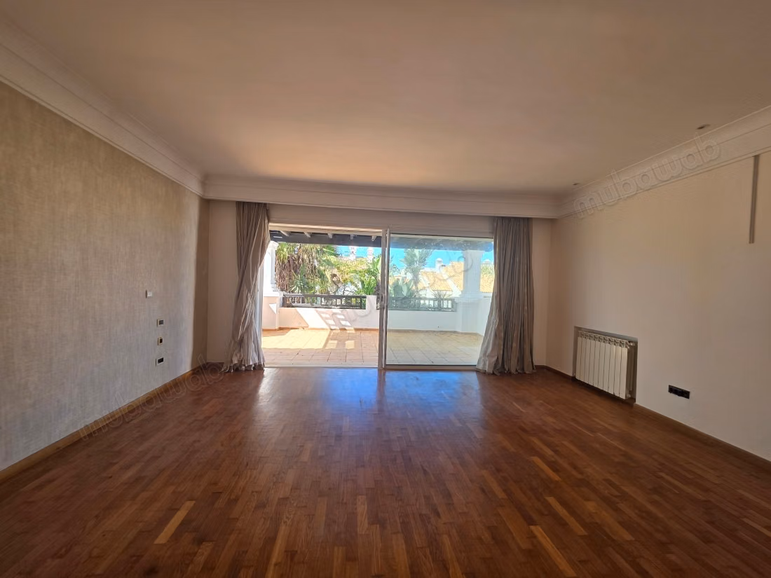 Beautiful villa with pool in closed residence Darb