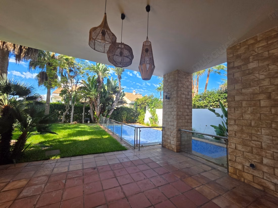 Beautiful villa with pool in closed residence Darb