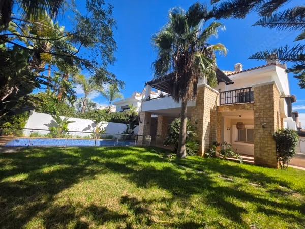 Beautiful villa with pool in closed residence Darb