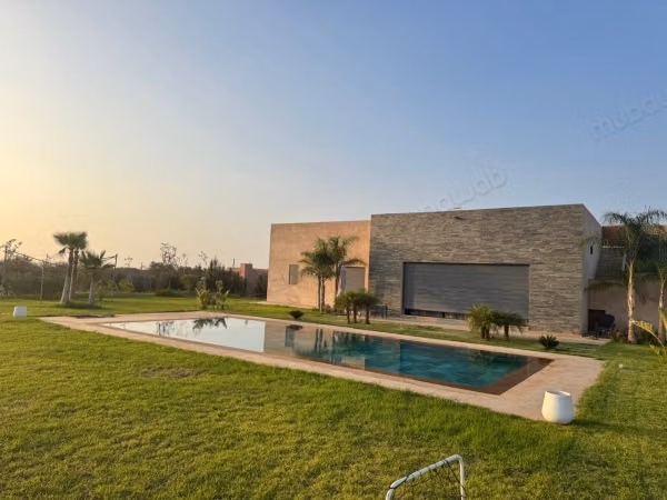 Stupenda villa in affitto sulla Route de l'Ourika. 4 camere confortevoli. Bellissima terrazza e giardino