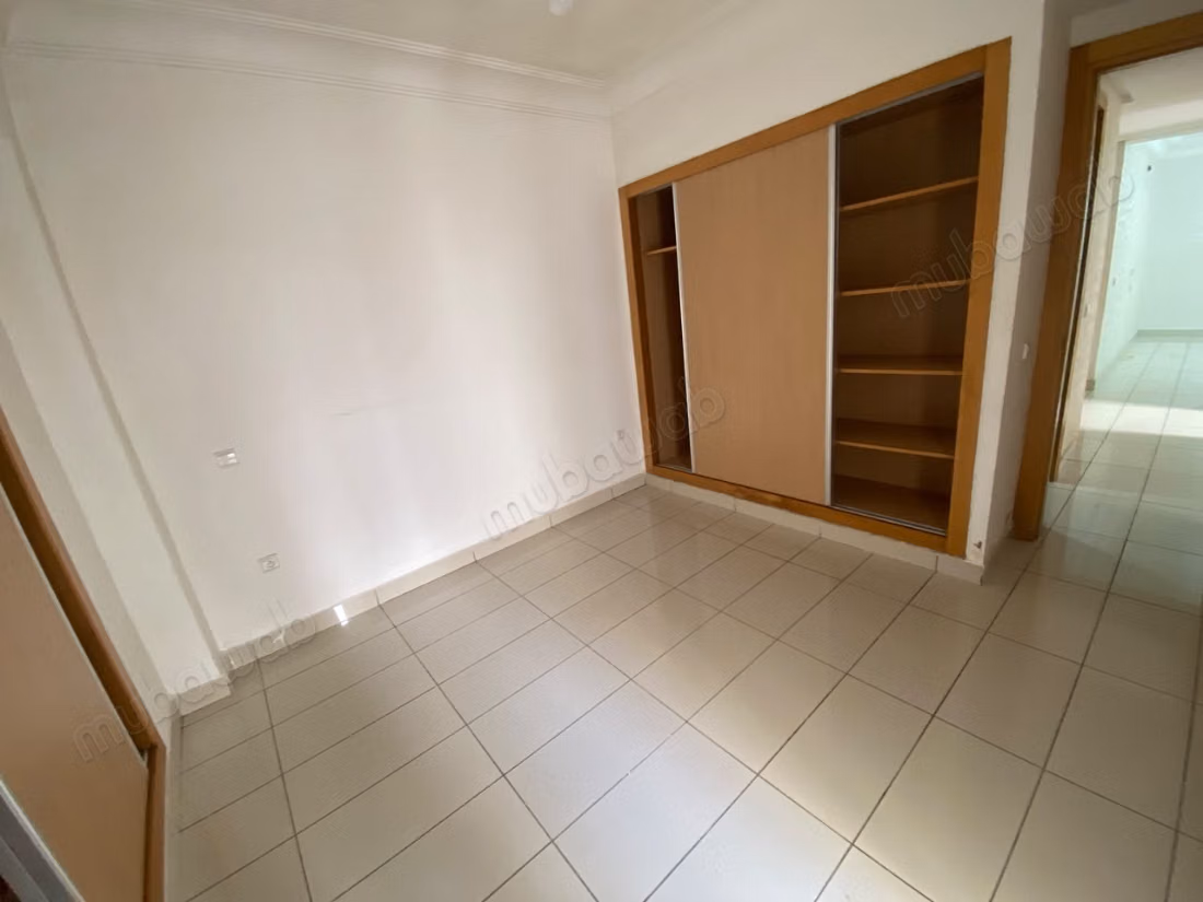 Bel appartement en location à Sidi Maarouf.
Superficie 84 m².
Ascenseur et terrasse