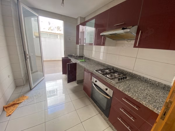 Bel appartement en location à Sidi Maarouf.
Superficie 84 m².
Ascenseur et terrasse