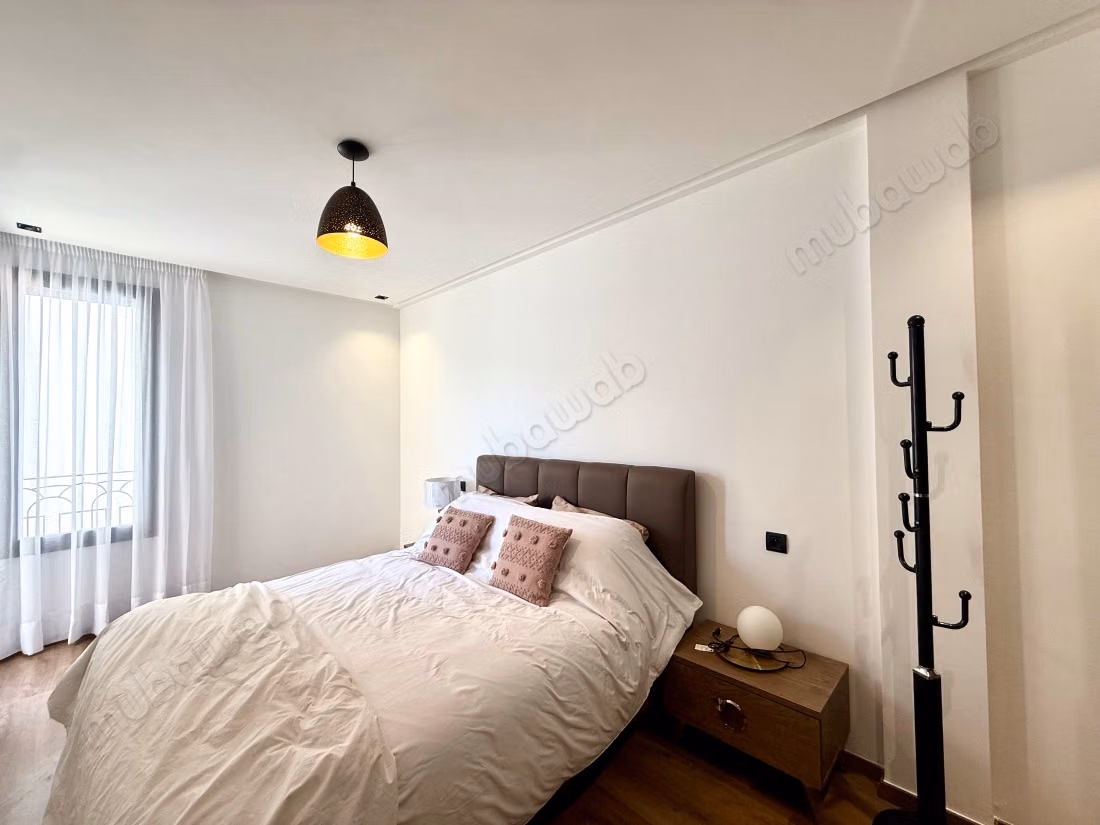 Te Huur Gemeubileerd: Magnifieke NIEUWE Studio Nooit Bewoond Zonder Uitzicht in Gauthier, Casablanca