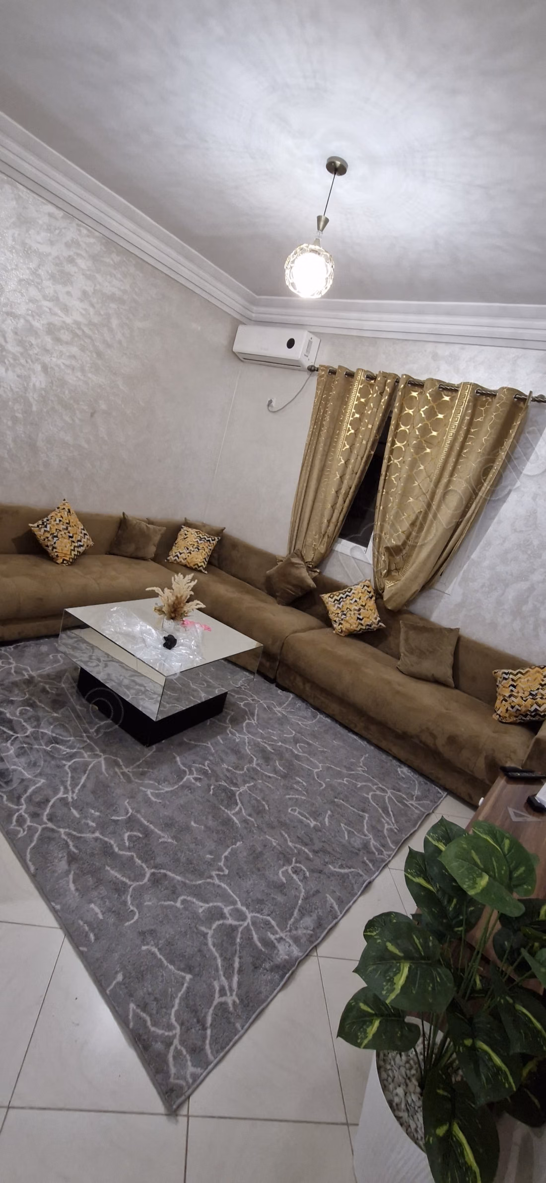 Bel Appartement Meublé À Mabrouka À Louer