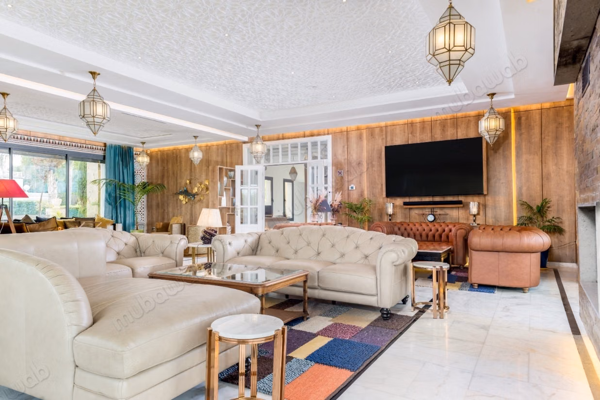 Luxe villa te koop aan de Imouzerweg. 10 kamers. Gemeubileerd