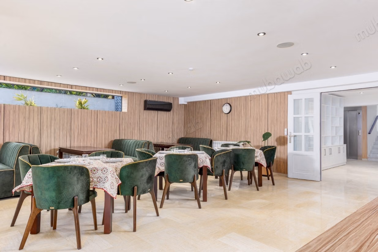 Luxe villa te koop aan de Imouzerweg. 10 kamers. Gemeubileerd