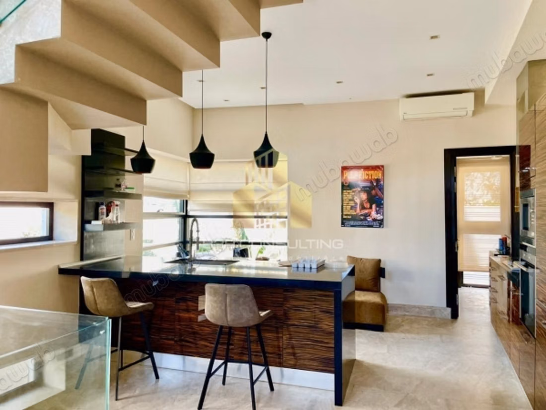 À louer un triplex S3 à gammarth
