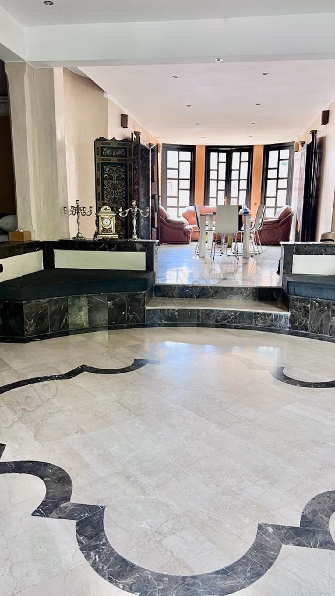 Villa van eenvoudig traditioneel ontwerp met Hammam