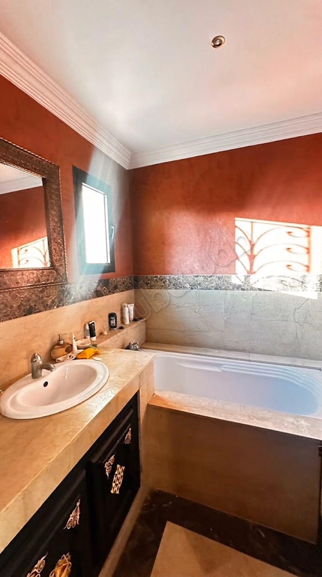 Villa van eenvoudig traditioneel ontwerp met Hammam
