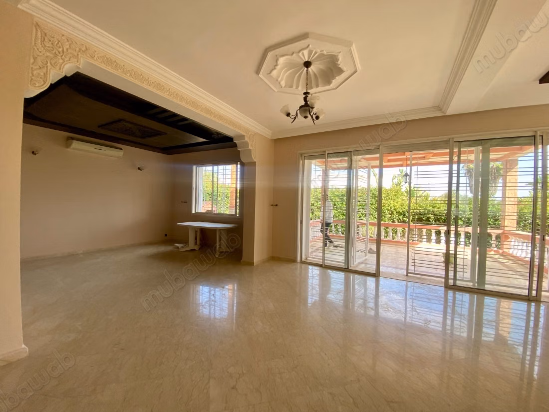 Belle villa individuelle à louer – El Menzeh