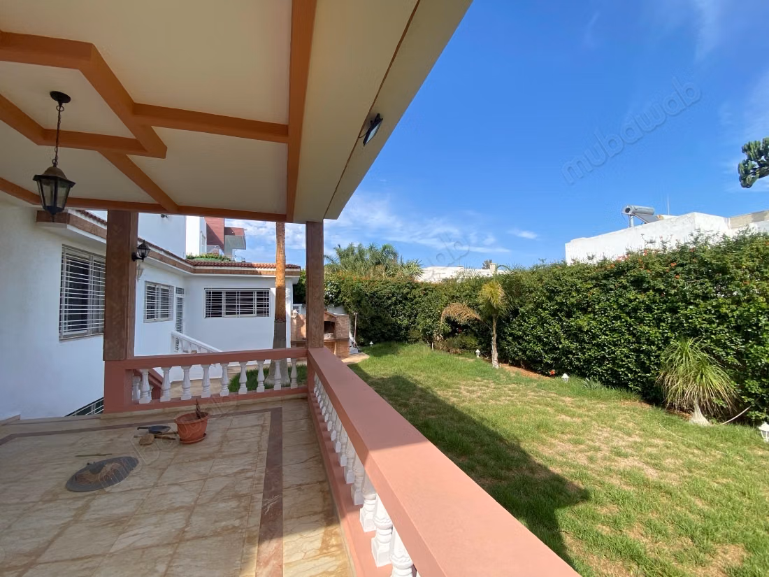 Belle villa individuelle à louer – El Menzeh