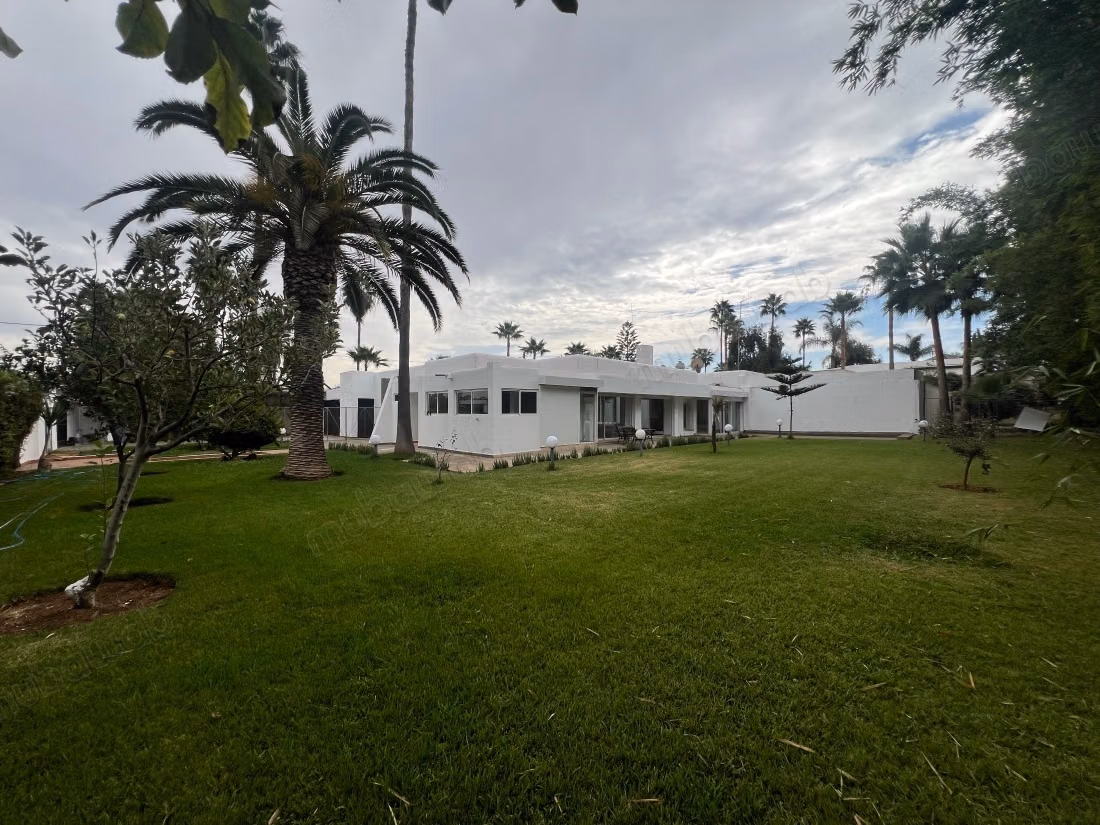 Villa de standing à louer – Souissi, Rabat
