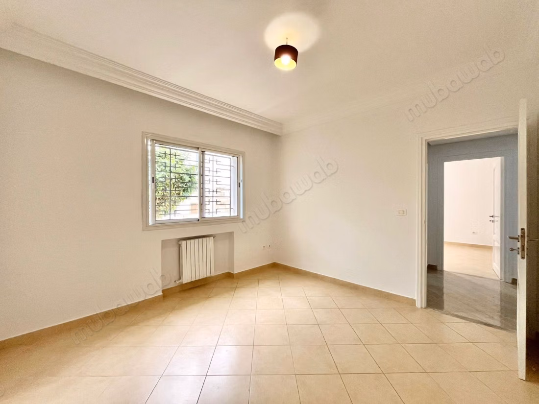 For rent: an S2 apartment with garden