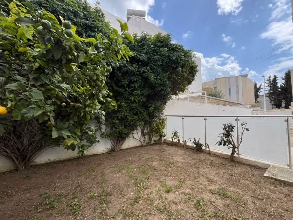 For rent: an S2 apartment with garden