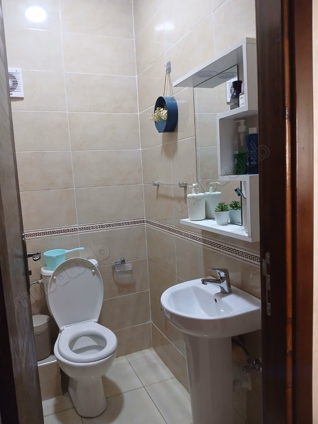 Appartement moderne à vendre au deuxième étage à Al-Awama
