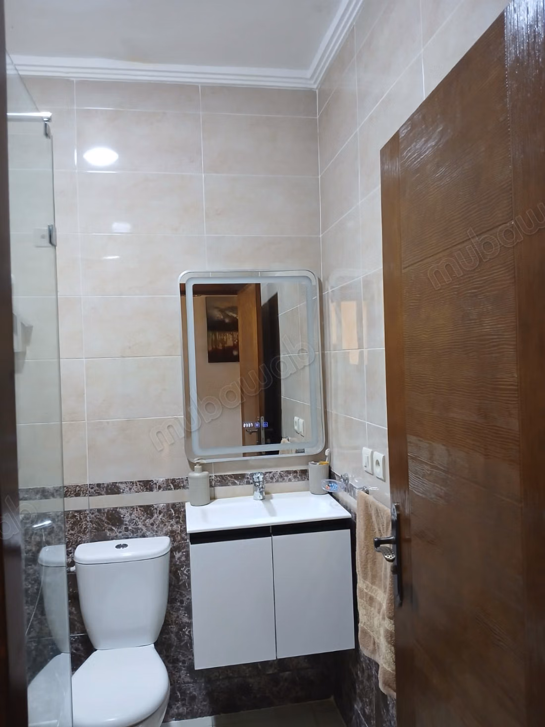 Appartement moderne à vendre au deuxième étage à Al-Awama