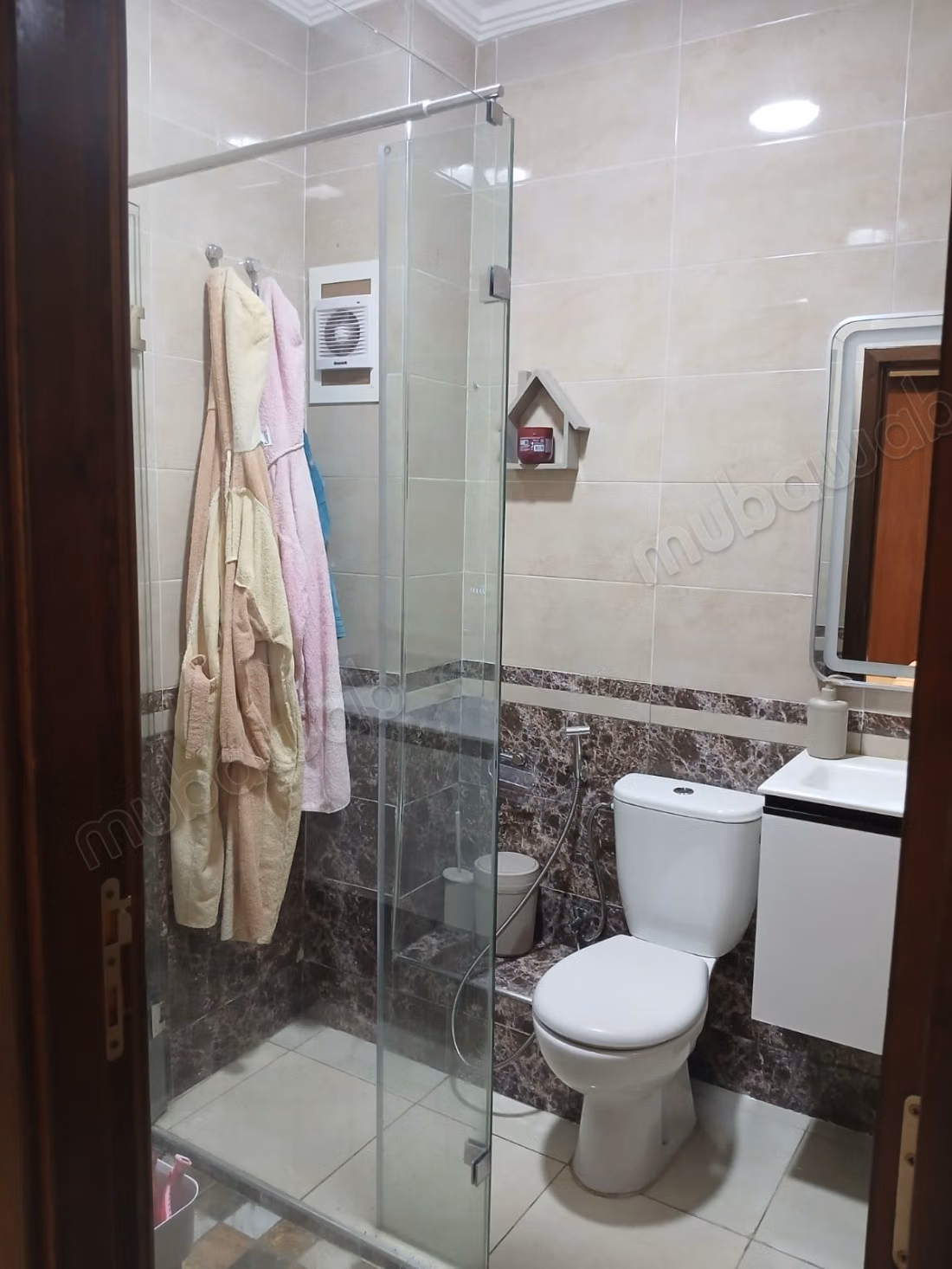Appartement moderne à vendre au deuxième étage à Al-Awama