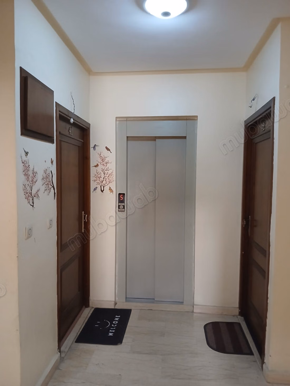 Appartement moderne à vendre au deuxième étage à Al-Awama