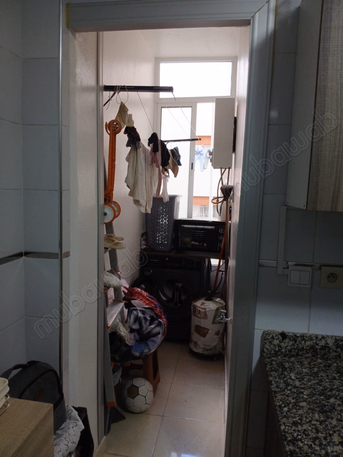 Appartement moderne à vendre au deuxième étage à Al-Awama