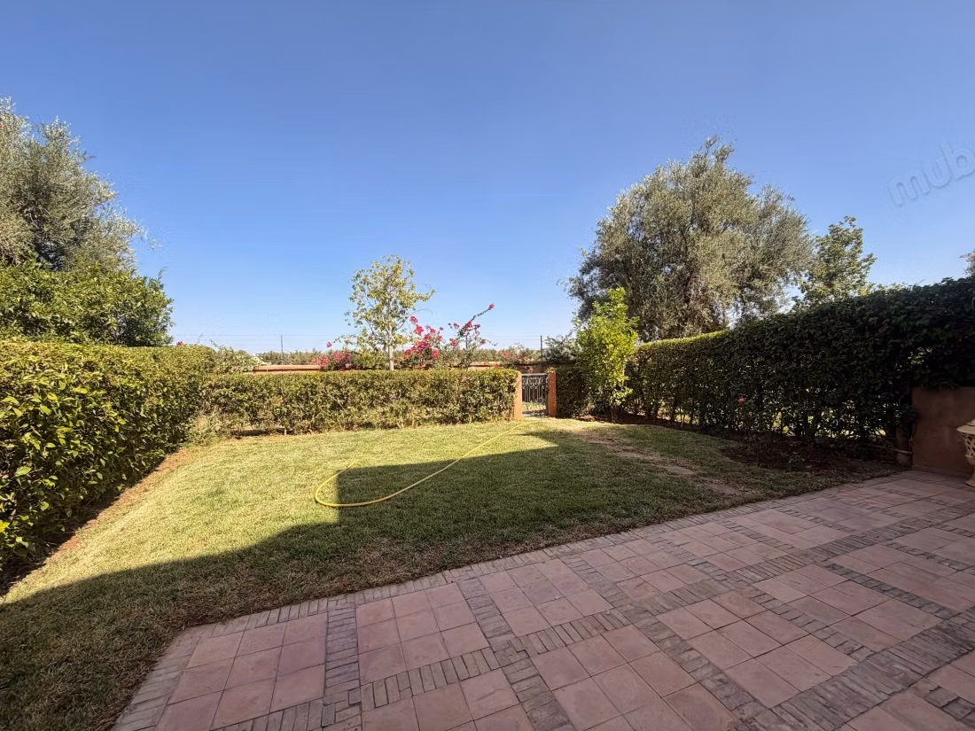 Rez de jardin une chambre, résidence avec piscine
