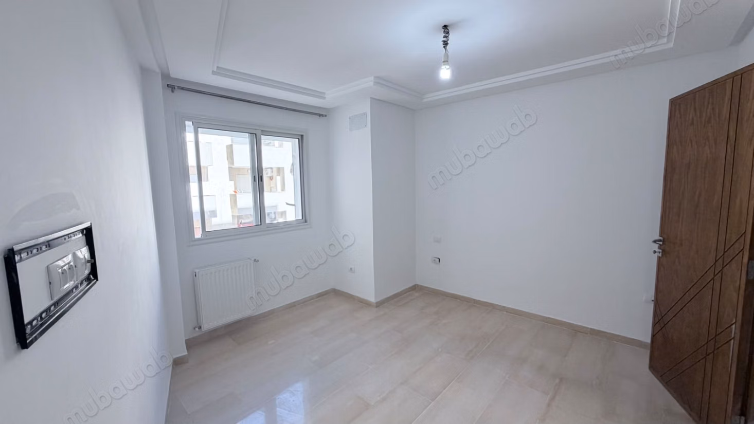 S1 vide avec balcon a louer