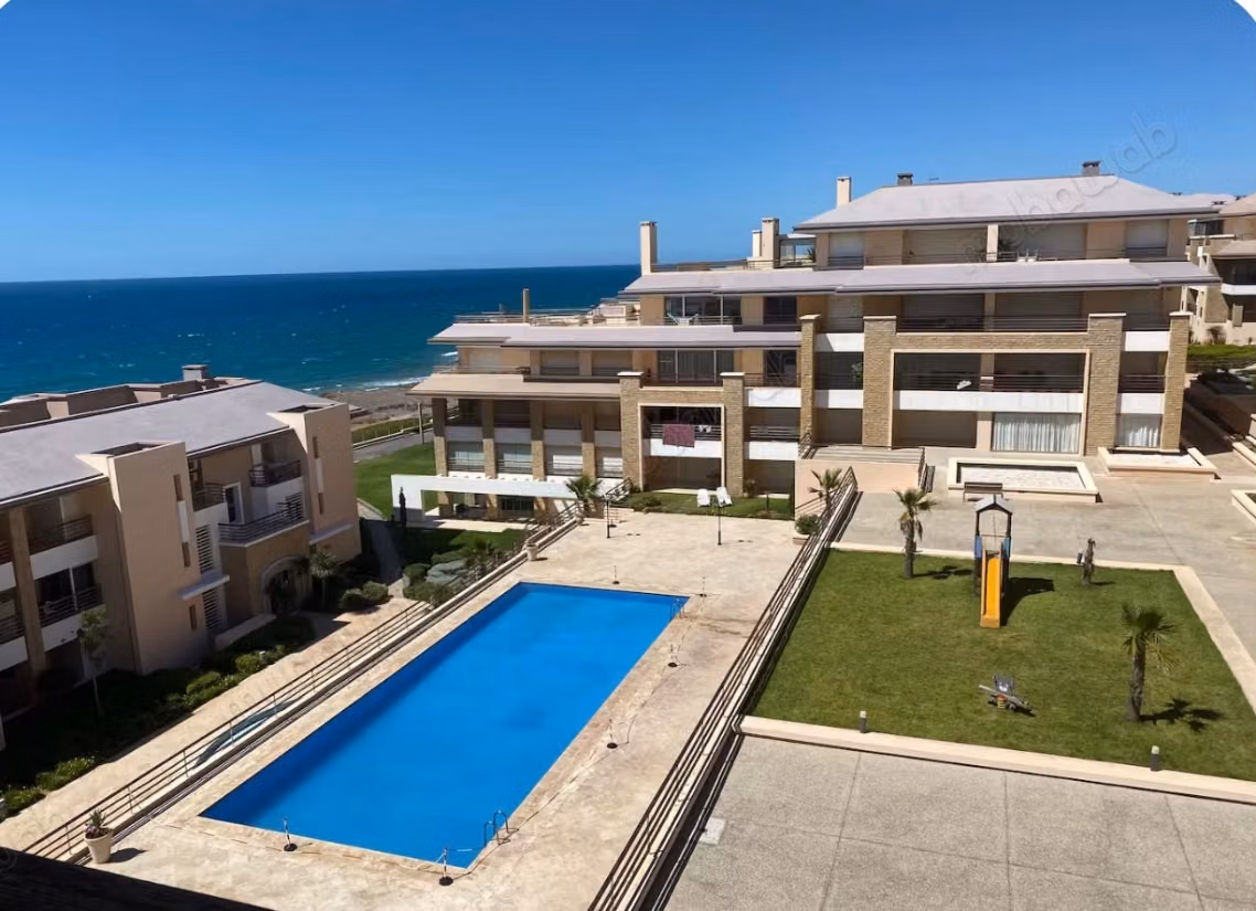 Appartement à vendre à Sidi Bouknadel.
Surface de 180 m².
Meublé
