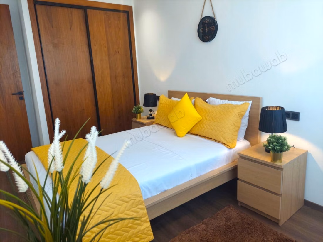 Studio meublé 49 m² 
3éme étg 
Balcon 
Gge Palmier