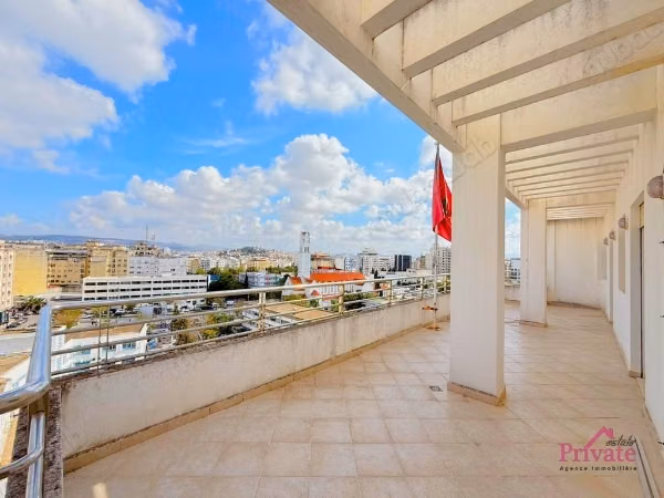 تأجير مكتب 172 م² ولاية طنجة المرجع: LZ862