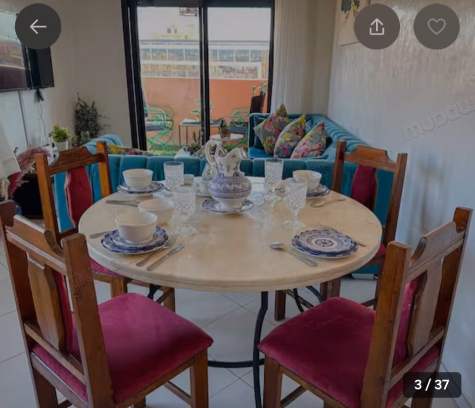 Bel appartement à louer à gueliz. 
Surface totale 90 m². 
Meublé