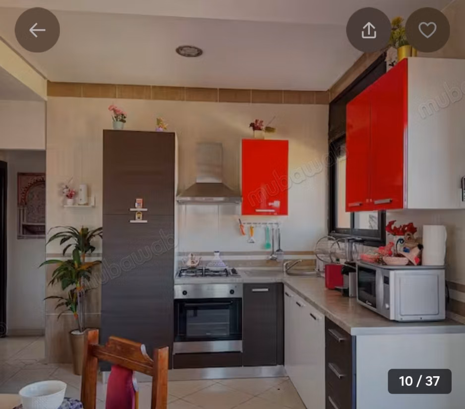 Bel appartement à louer à gueliz. 
Surface totale 90 m². 
Meublé