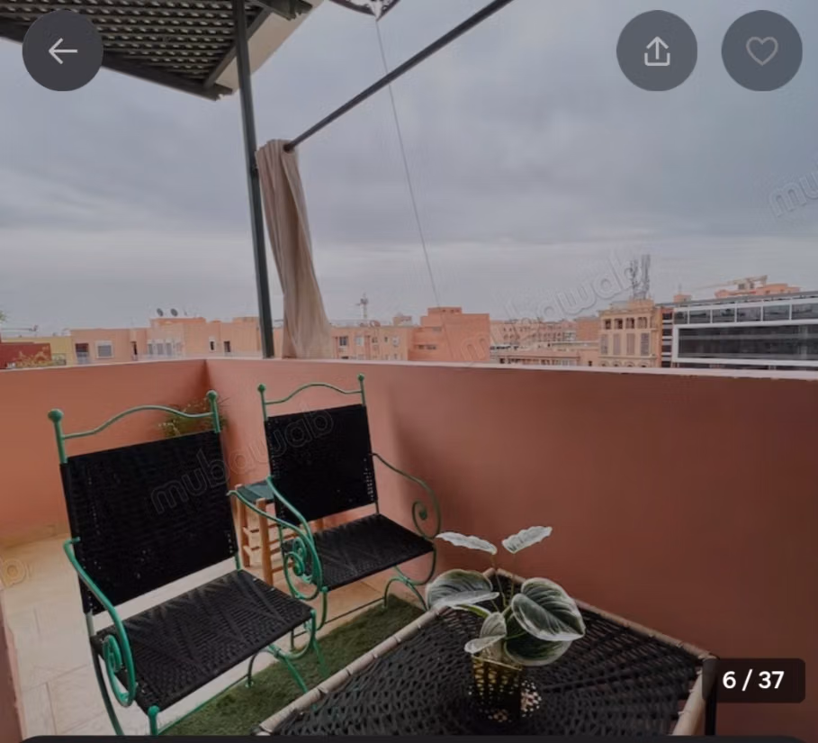 Bel appartement à louer à gueliz. 
Surface totale 90 m². 
Meublé