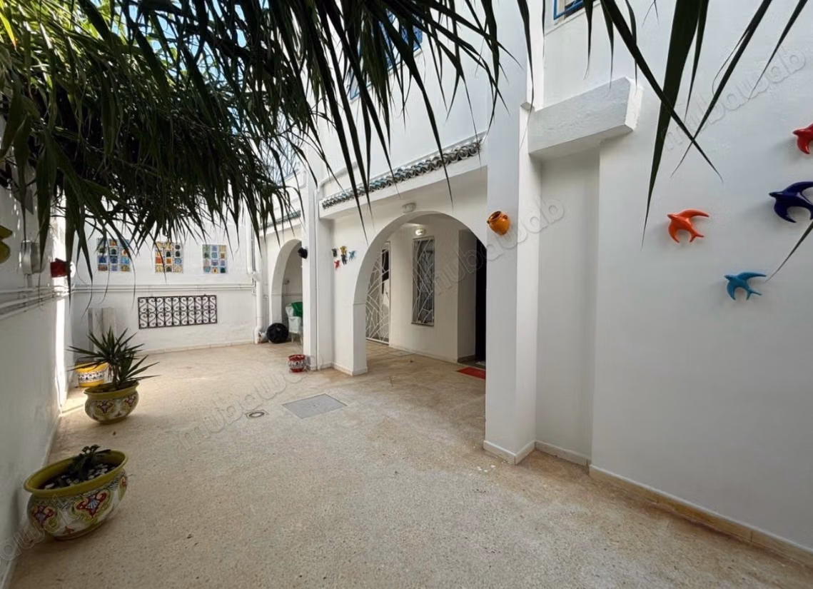 Appartement en Rez de chaussée en location à La Marsa Surface de 100 m². Meublé