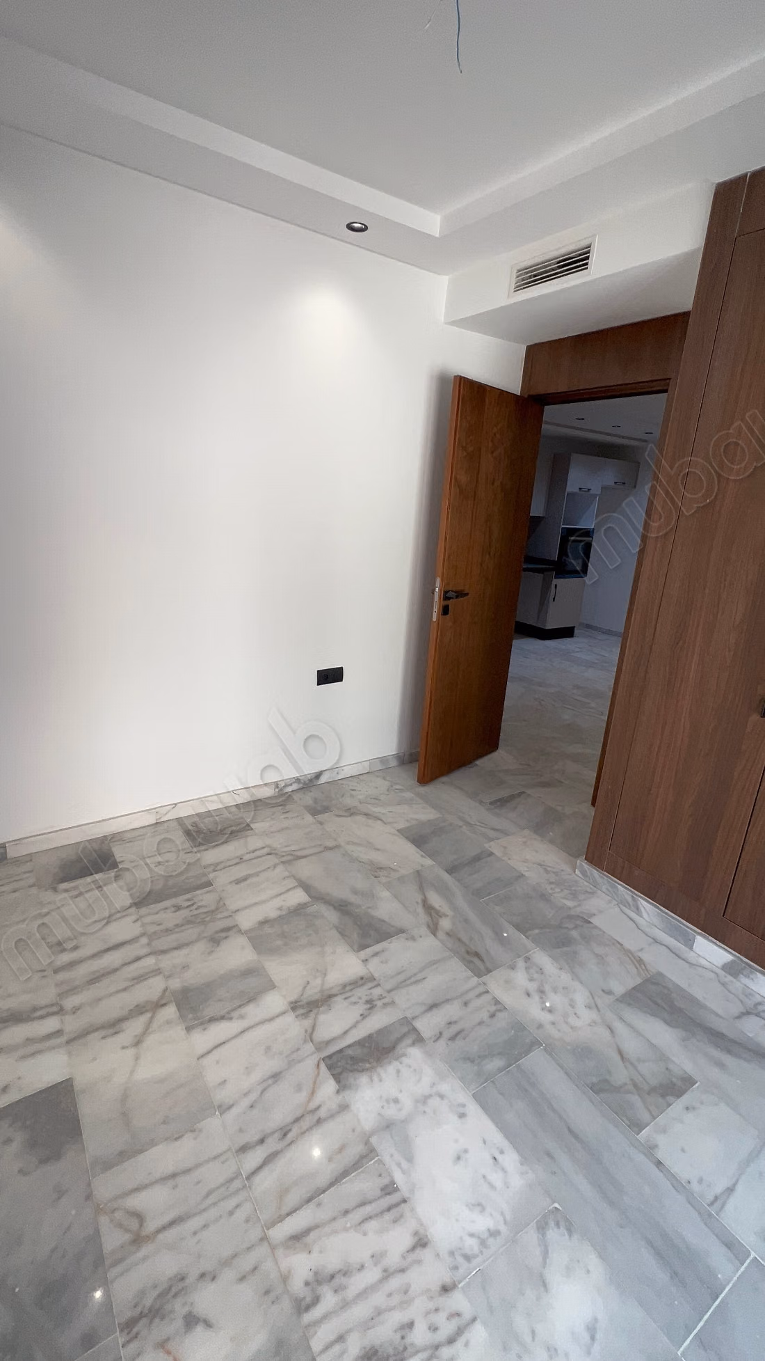 Superbe appartement à louer à Franceville. Superficie 68 m². Prestation de conciergerie, air conditionné