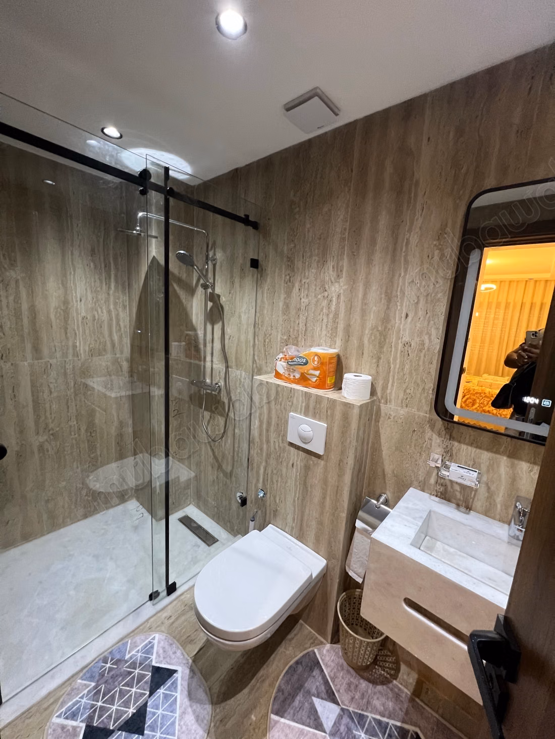 Apartment for rent in Franceville. 2 beautiful bedrooms. Furnished