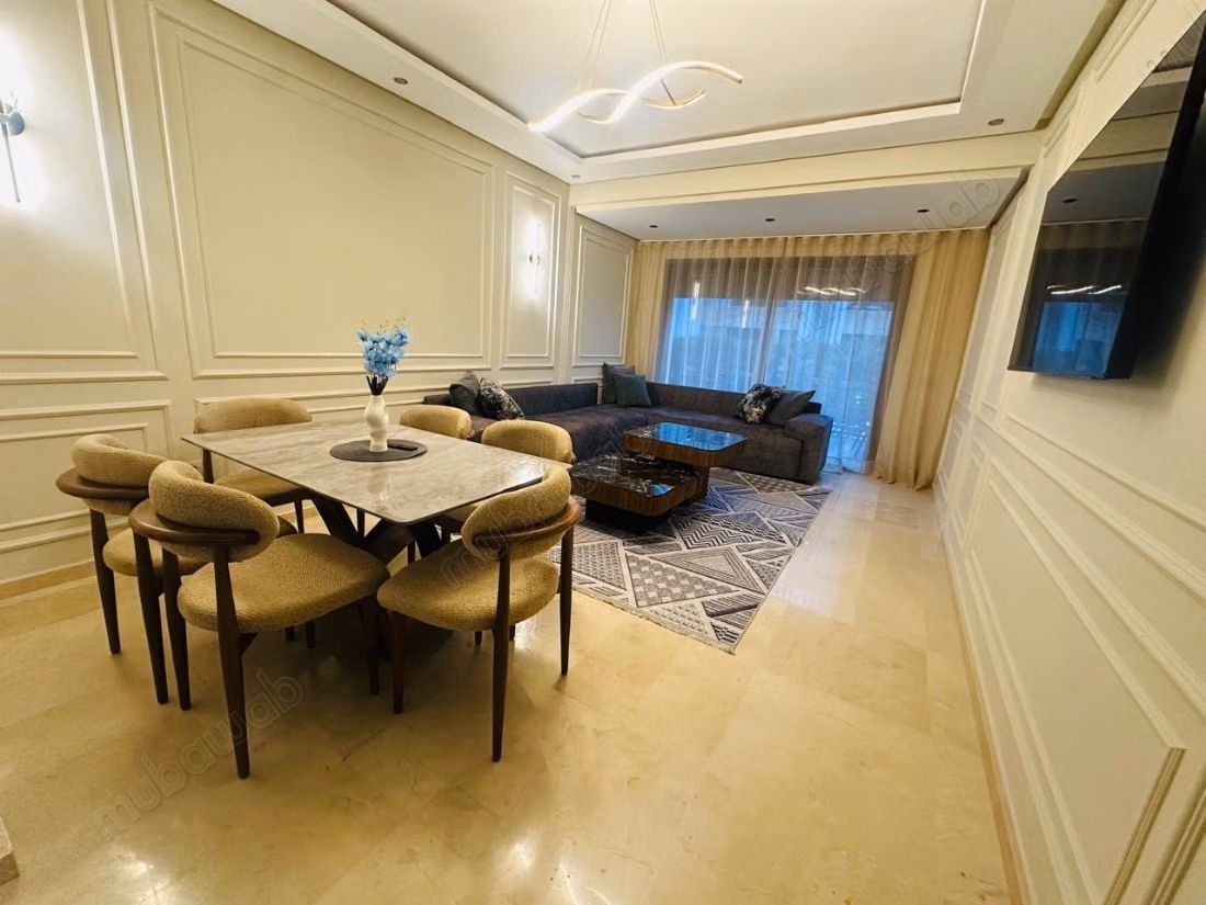 Bel appartement en location à Dar Bouazza. 
3 pièces confortables. 
Places de stationnement et terrasse