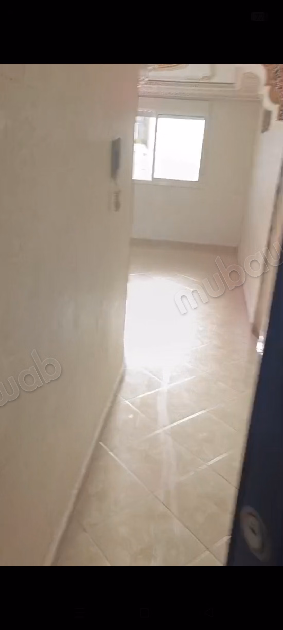 Bel appartement à vendre dans le quartier Golf. Superficie 60 m². Porte solide, résidence sécurisée