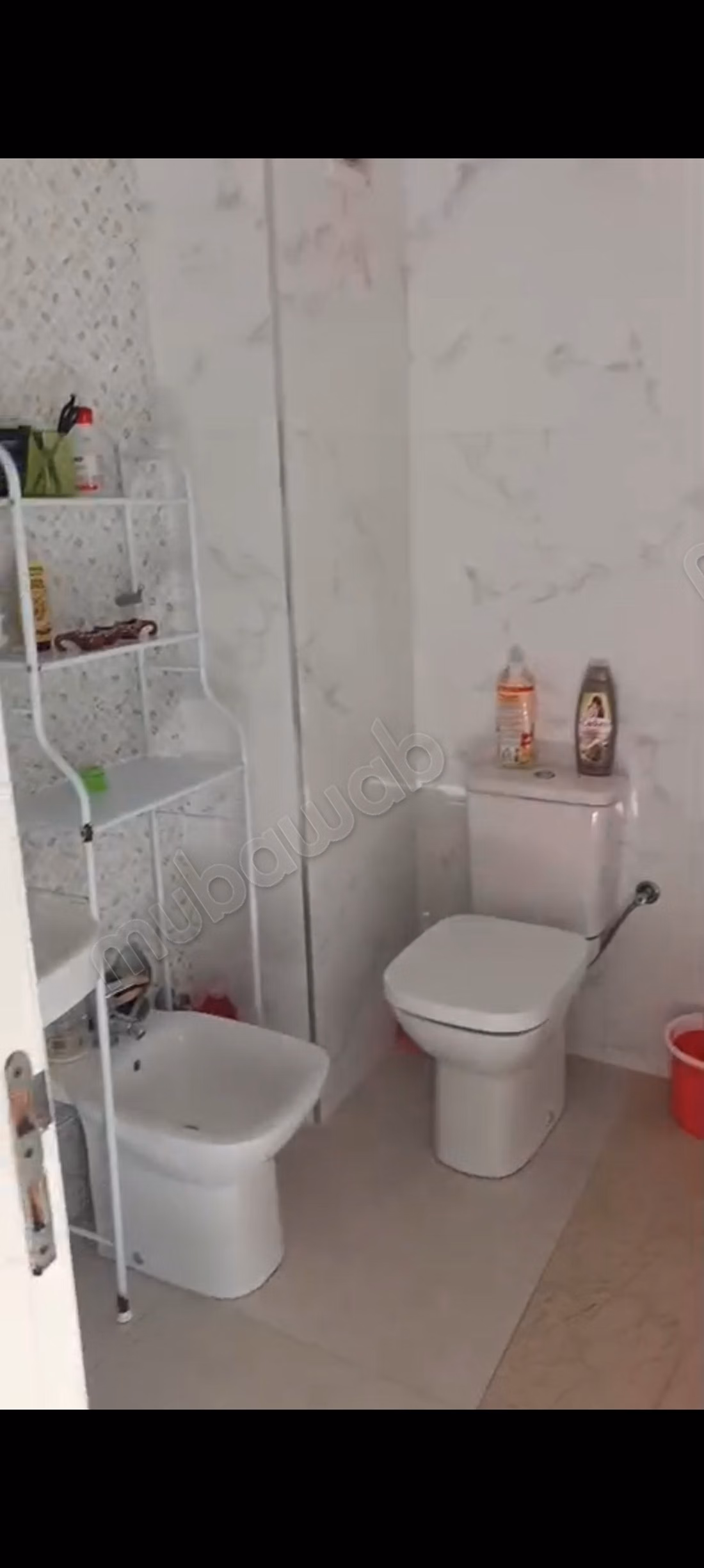 Bel appartement à vendre dans le quartier Golf. Superficie 60 m². Porte solide, résidence sécurisée