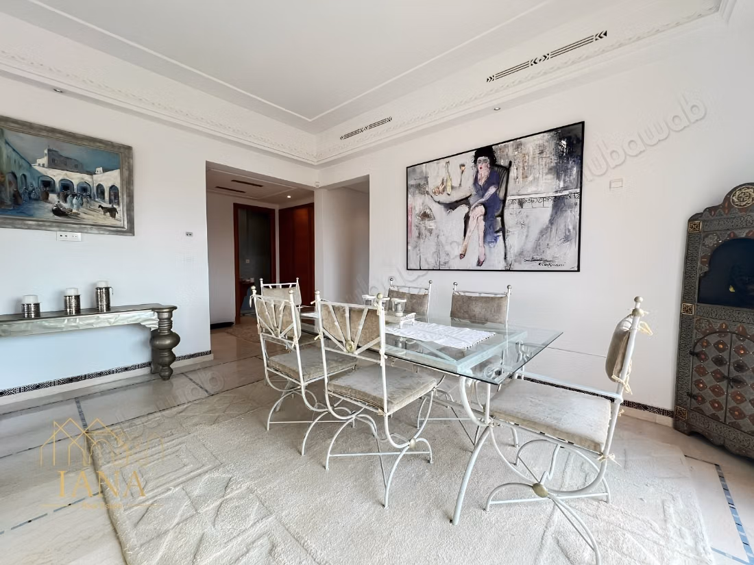 Apartment with large terrace, swimming pool