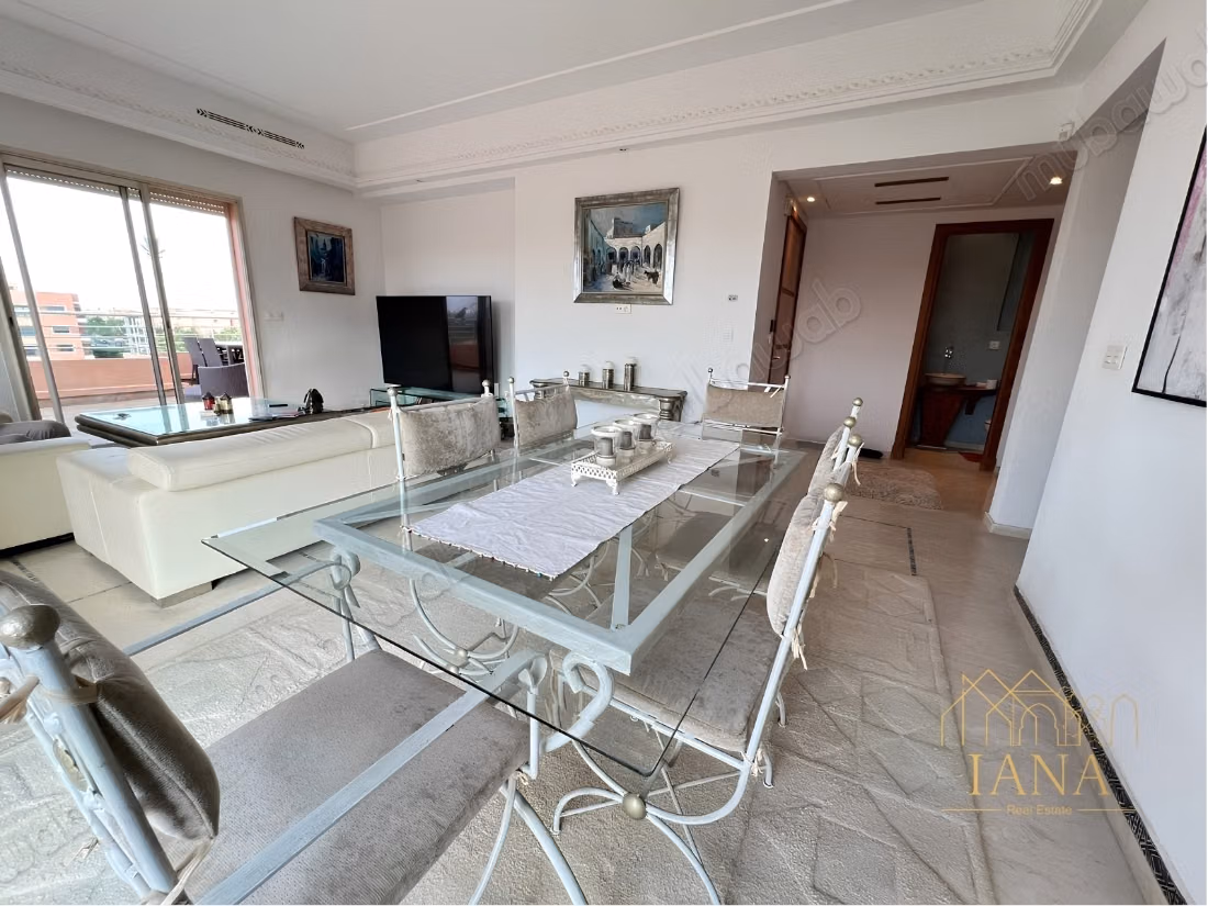 Apartment with large terrace, swimming pool