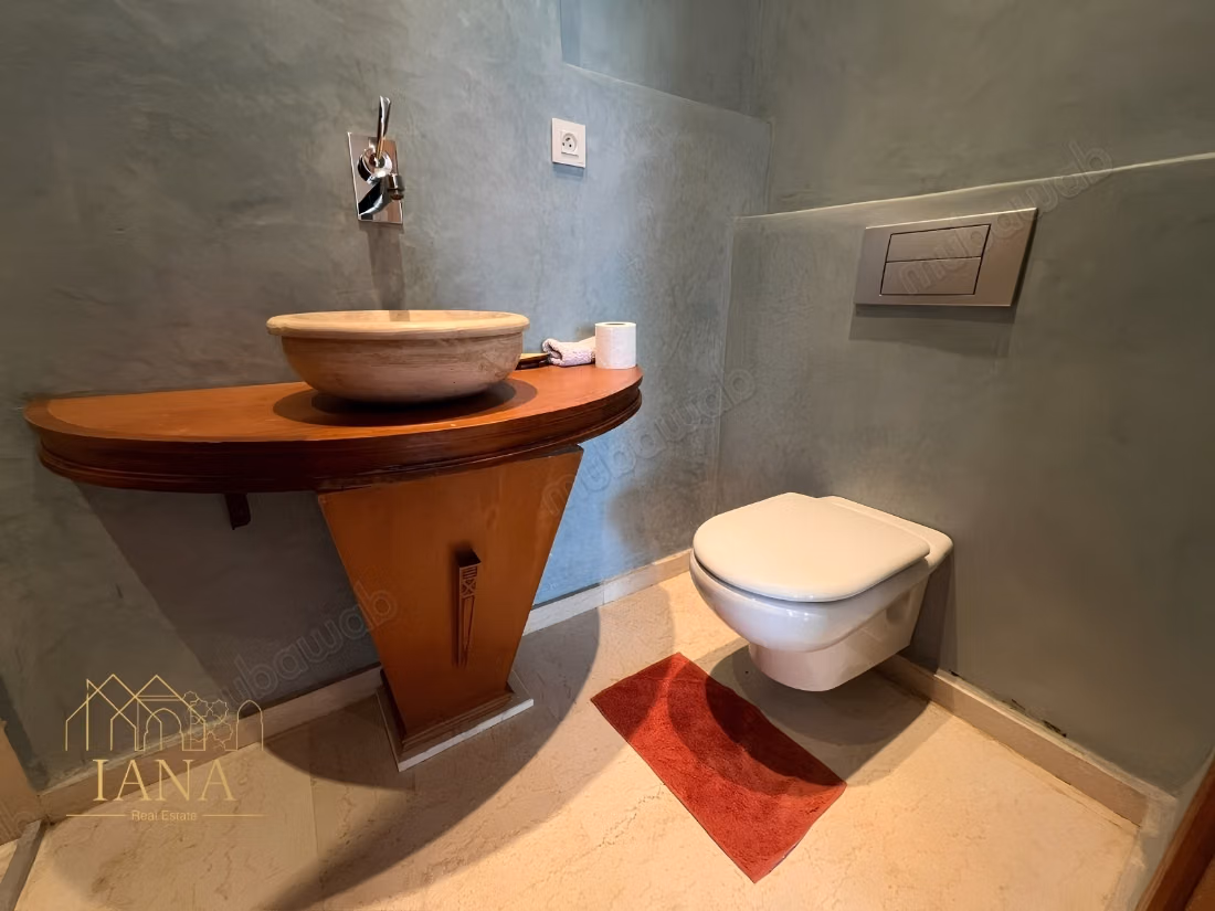 Apartment with large terrace, swimming pool