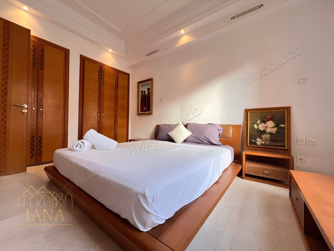 Apartment with large terrace, swimming pool