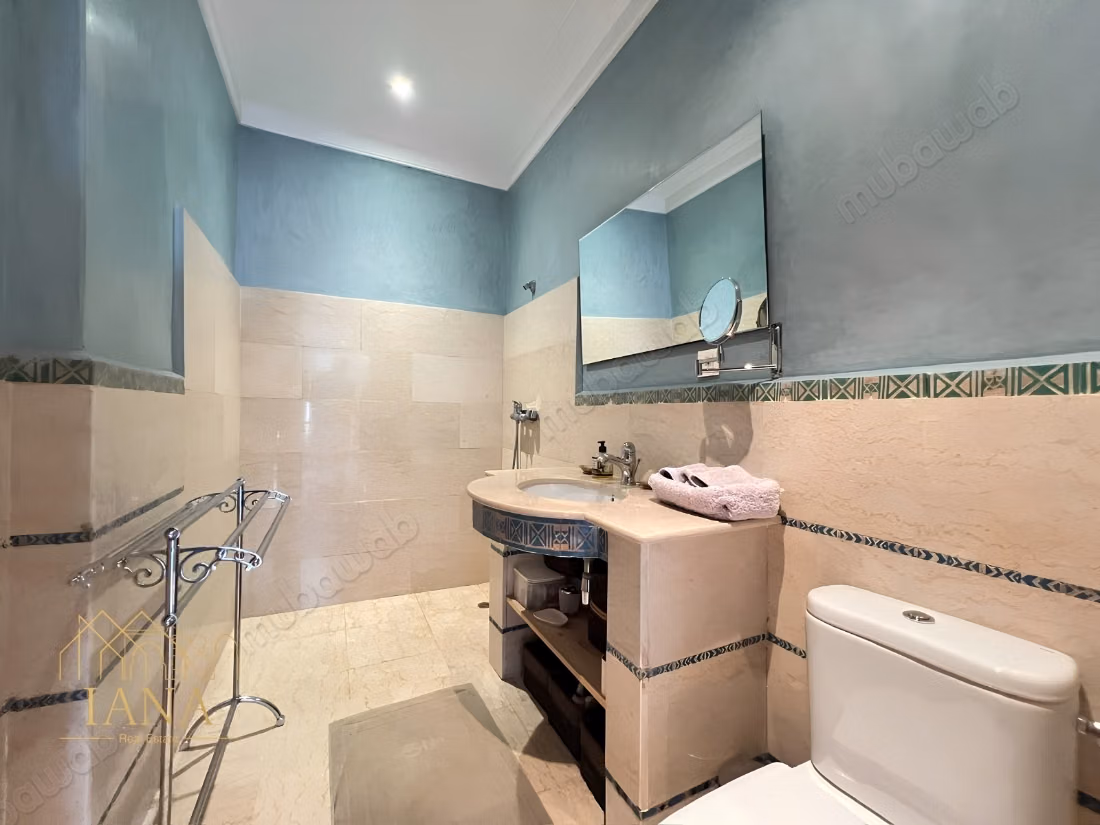 Apartment with large terrace, swimming pool