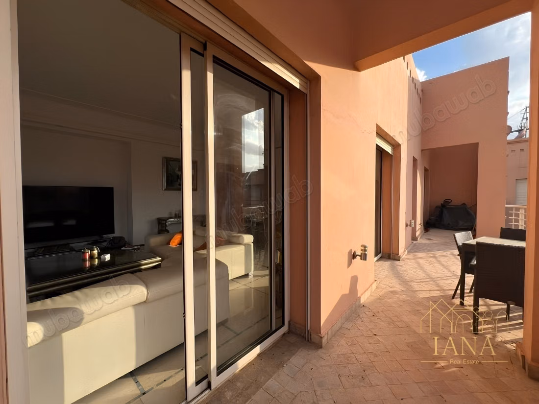 Apartment with large terrace, swimming pool