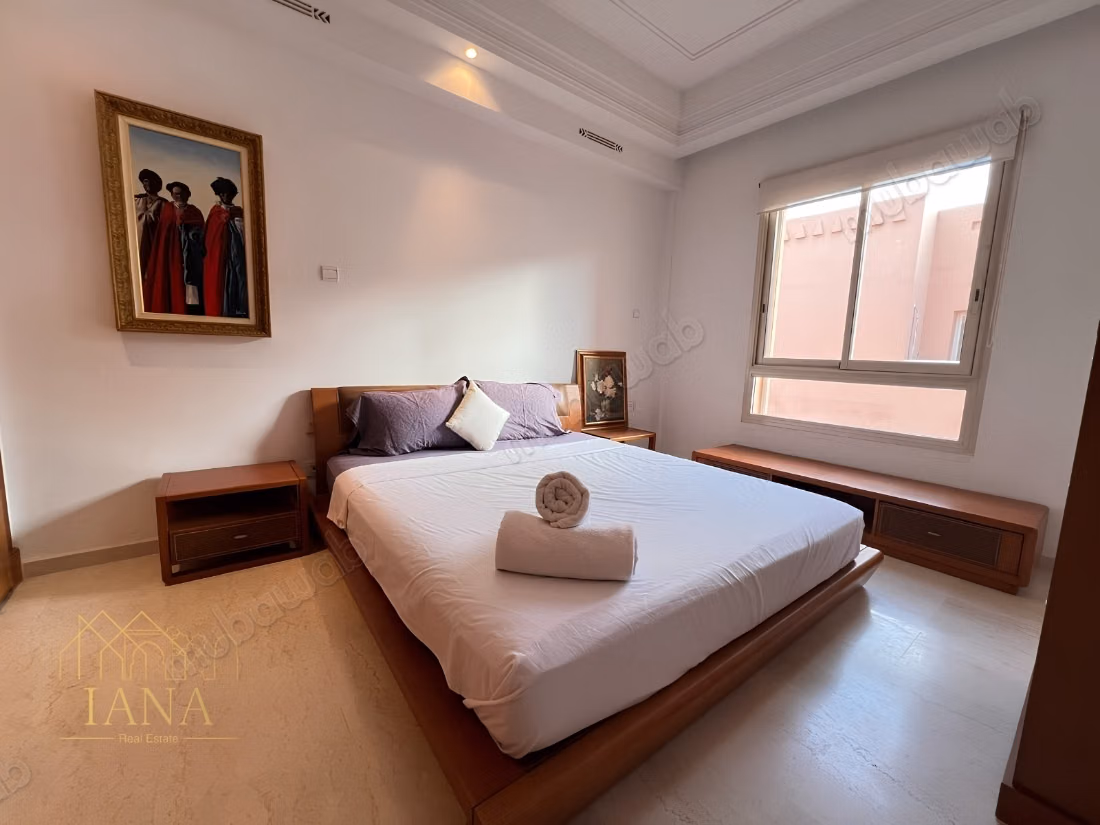 Apartment with large terrace, swimming pool