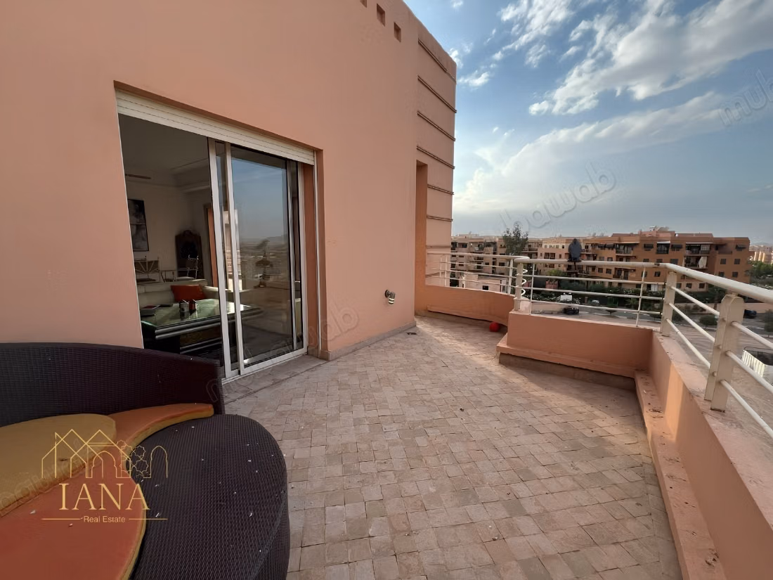 Apartment with large terrace, swimming pool