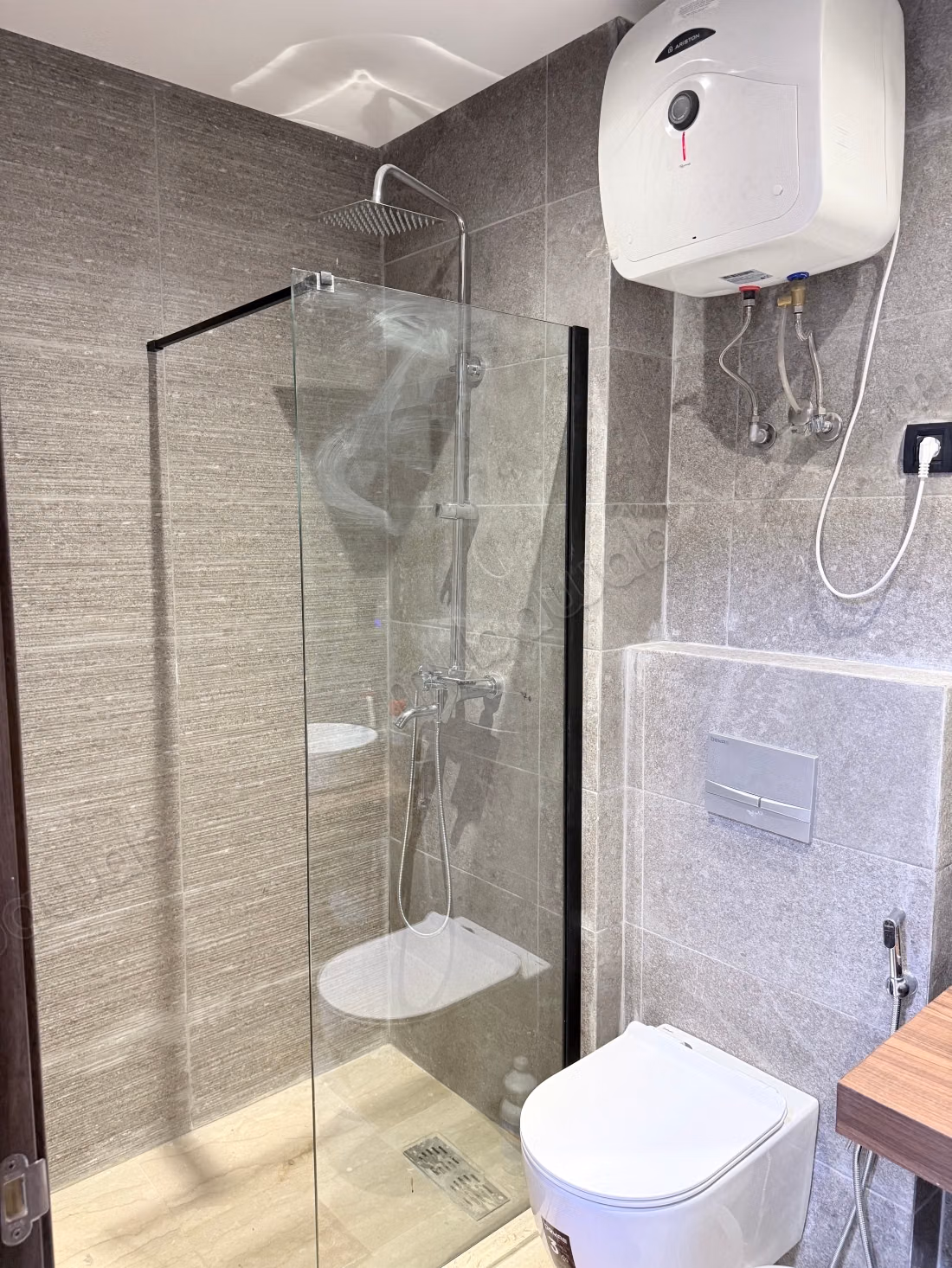 Magnificent NEW STUDIO 2025 with included garage