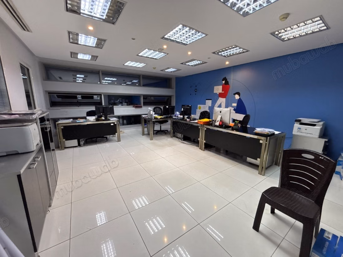 Beau bureau immeuble pro moderne location racine