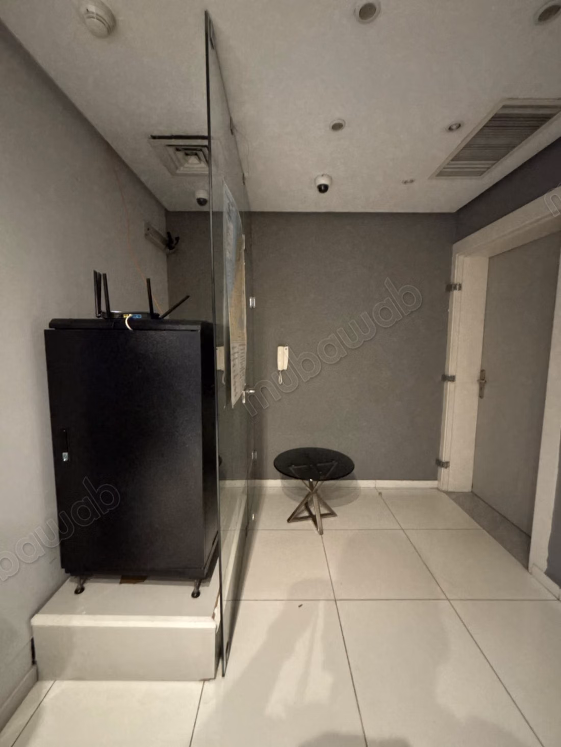 Beau bureau immeuble pro moderne location racine